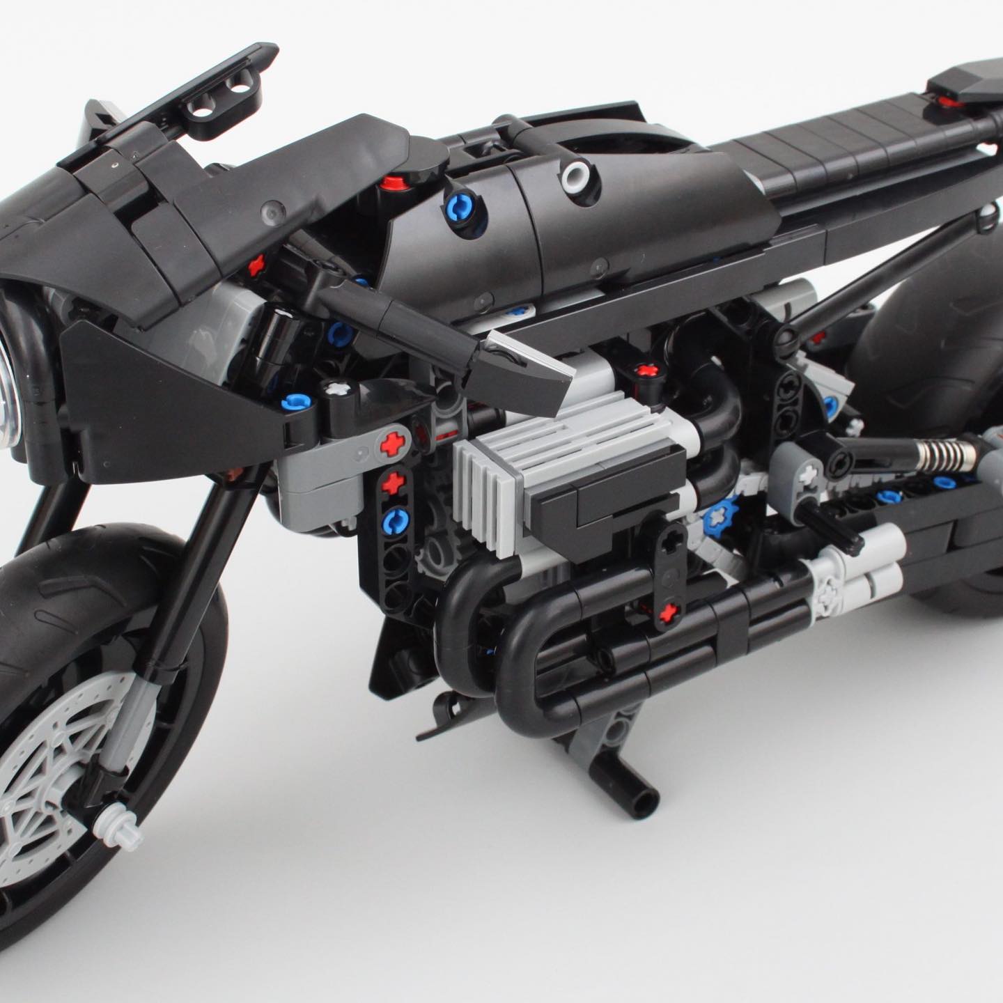 LEGO Technic 42155 - The Batman BatCycle 4